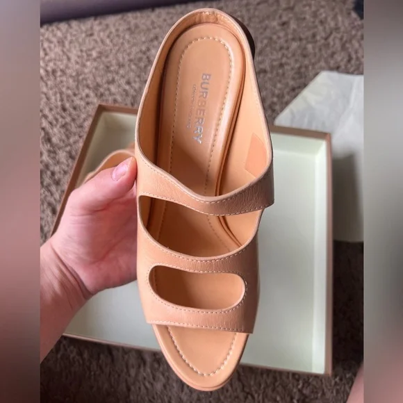 Burberry Leather KIERSTEN Mules - Picture 5 of 10